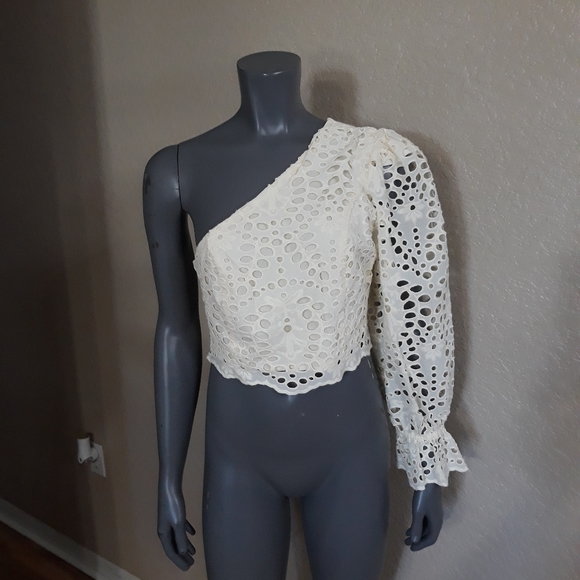 Express Limited Edition Eyelet Top - Picture 10 of 10